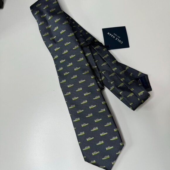 COLE HAAN sneaker print gray 100% silk neck tie - Picture 1 of 5